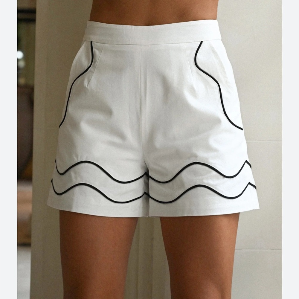 High Waist White and Black Shorts with Wavy Design